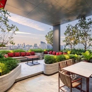 THE BASE Urban Rama 9-Rama 9區中心地帶連結1 分鐘即可到達未來橘色線 MRT捷運站 2 分鐘即可到達 Central