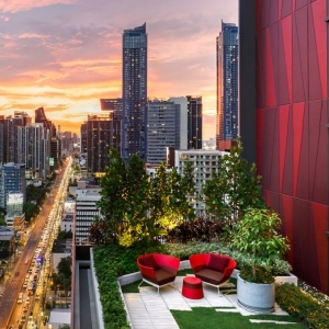 THE BASE Urban Rama 9-Rama 9區中心地帶連結1 分鐘即可到達未來橘色線 MRT捷運站 2 分鐘即可到達 Central