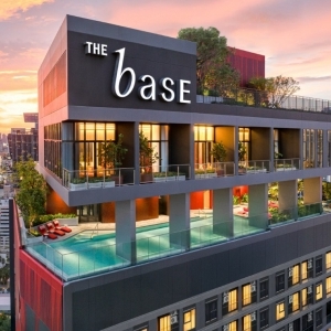 THE BASE Urban Rama 9-Rama 9區中心地帶連結1 分鐘即可到達未來橘色線 MRT捷運站 2 分鐘即可到達 Central